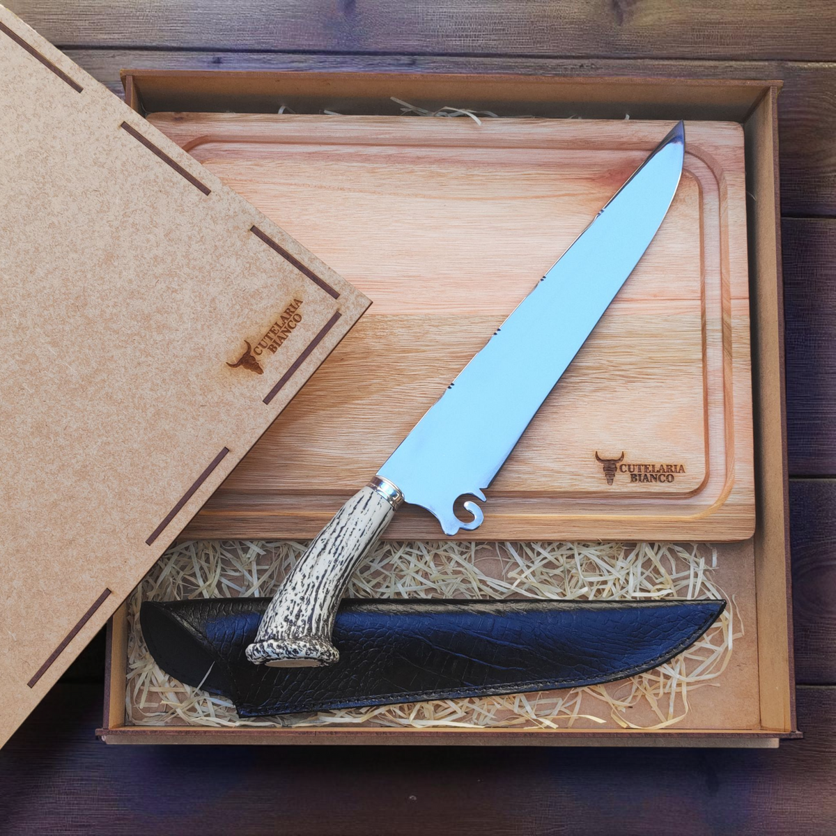 Kit Presente Pampa Bianco – Faca artesanal P/Churrasco + Tabua personalizada + Caixa P/Presente + Case em Couro