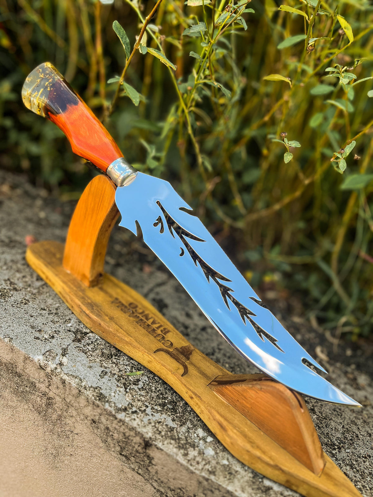 Faca Artesanal Modelo Pluma - Cabo folhas de ouro